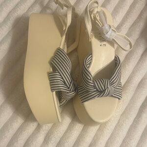 Cream Platform Sandals💙🤍